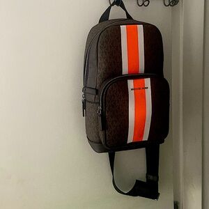 I’m selling this Michael kors bag